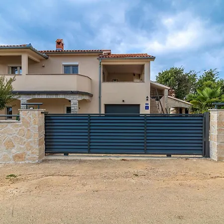 Stunning In With Outdoor Swimming Pool * Labin (Istria)