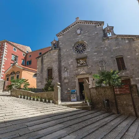 Stunning In With Outdoor Swimming Pool Labin (Istria)