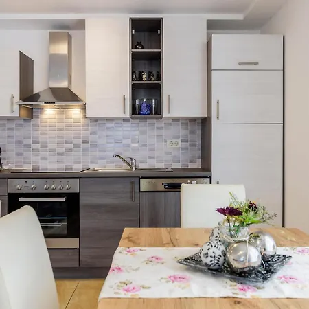 Ladenci Holiday home *