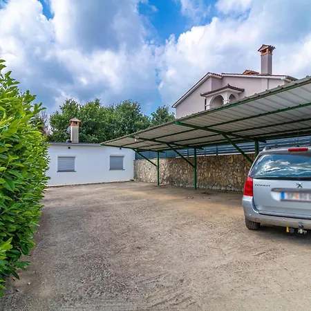 Stunning In With Outdoor Swimming Pool